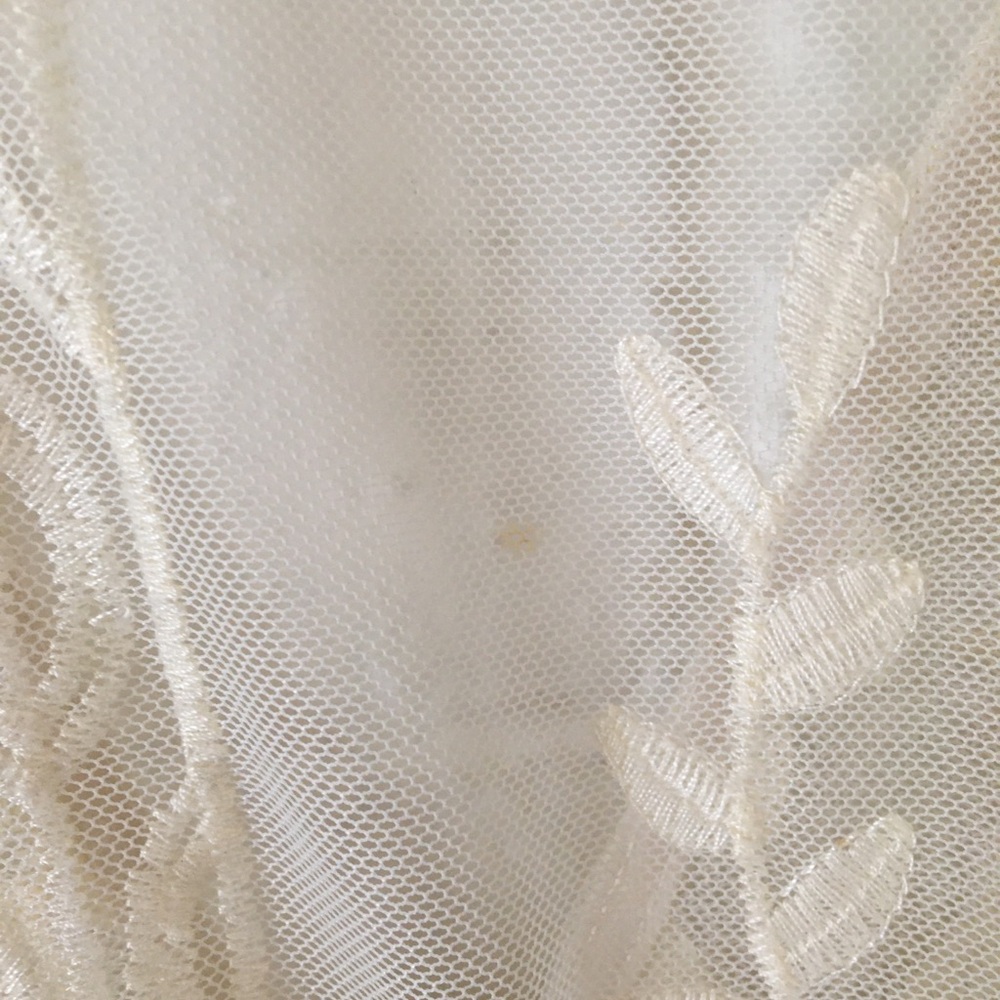 Elegant Cream Lace Dress - Picture 11 of 16